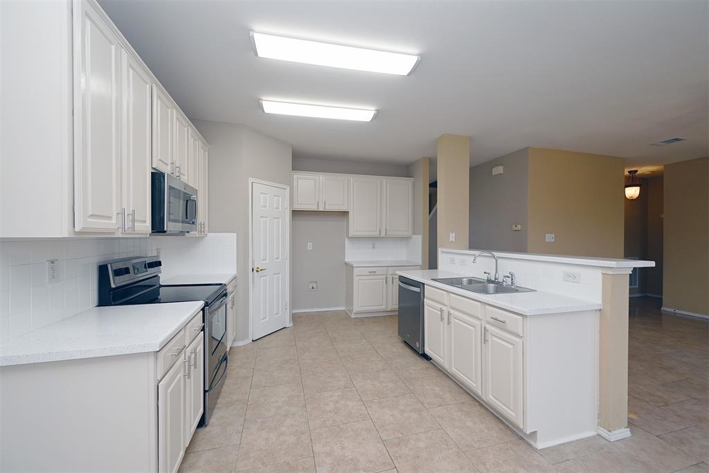 10706 Gleneagles Lane Property Photo 7