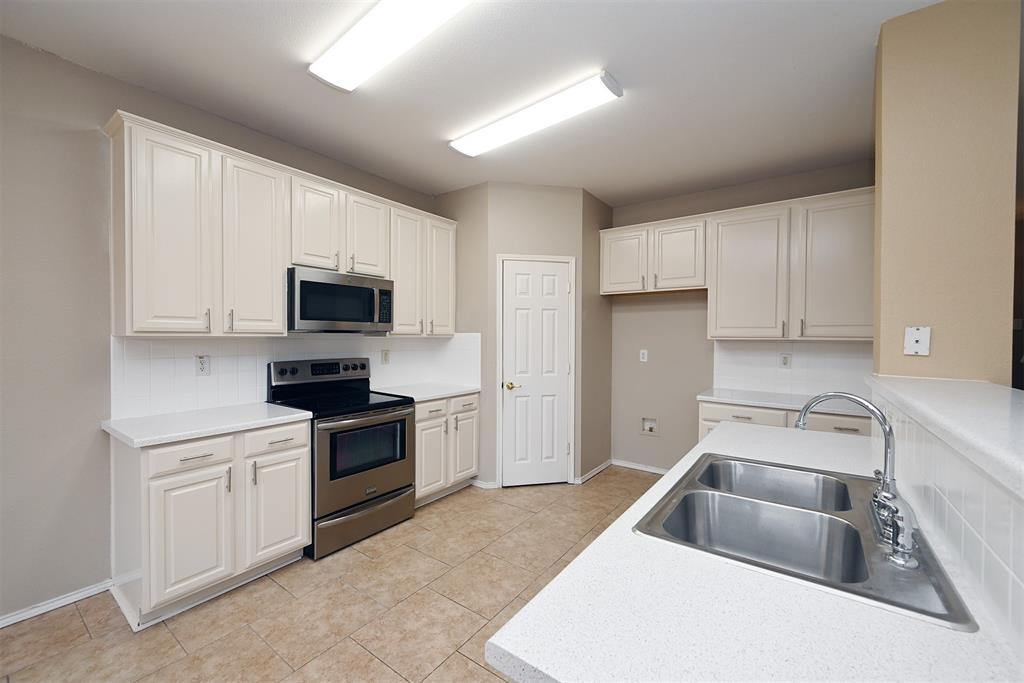 10706 Gleneagles Lane Property Photo 8