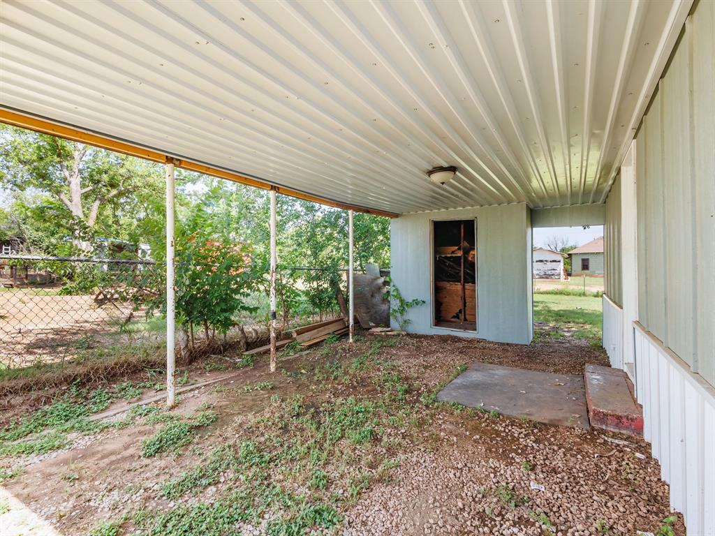 904 W 1st Street Property Photo 28