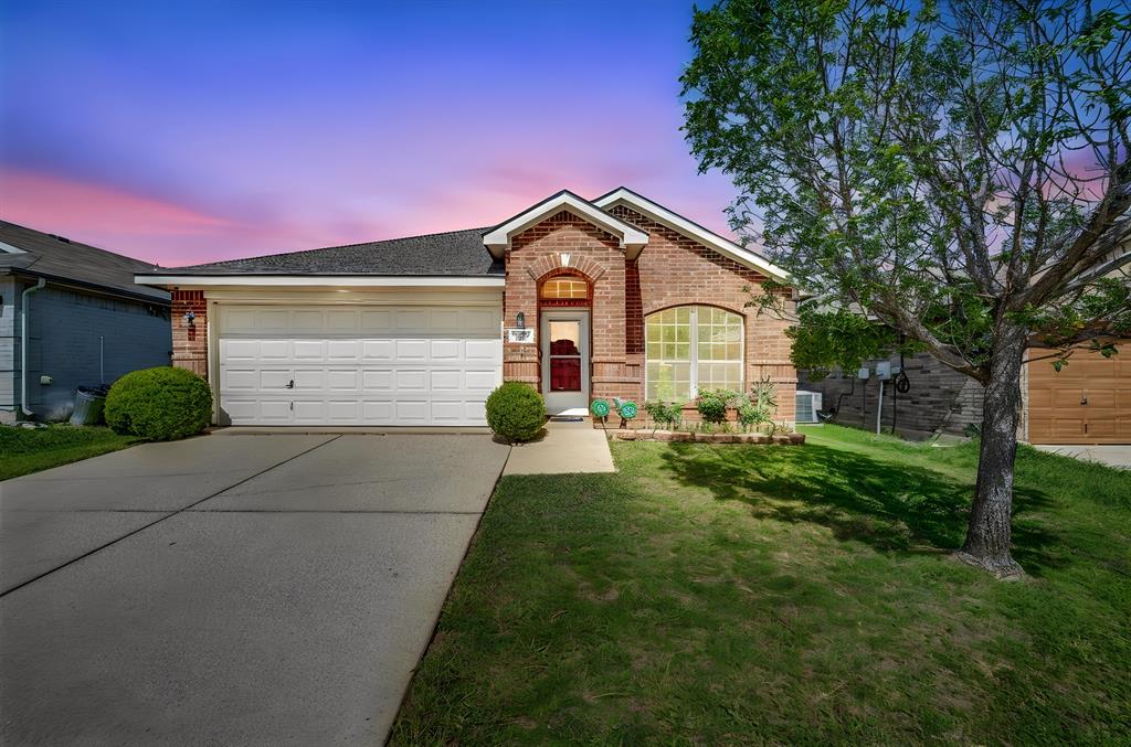 5205 Mirror Lake Drive Property Photo 1