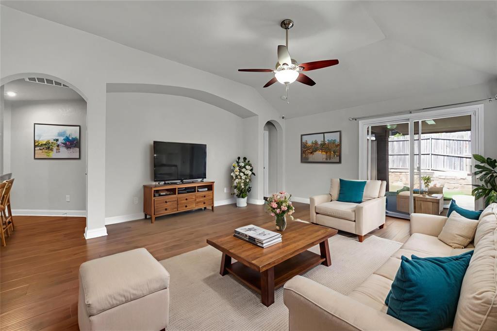 5205 Mirror Lake Drive Property Photo 6
