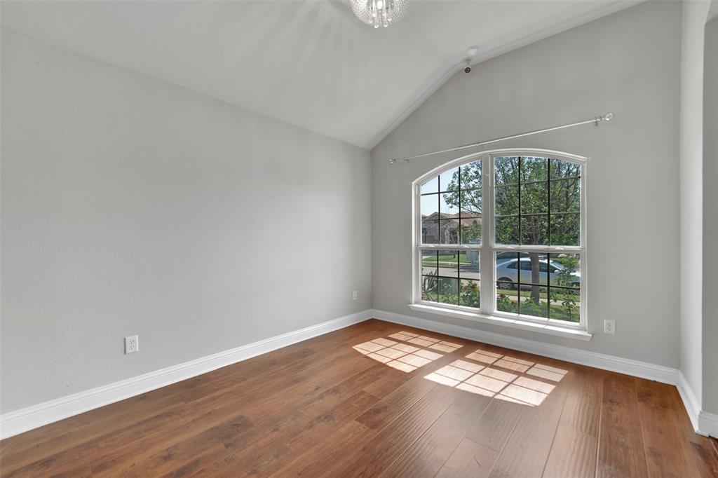 5205 Mirror Lake Drive Property Photo 8