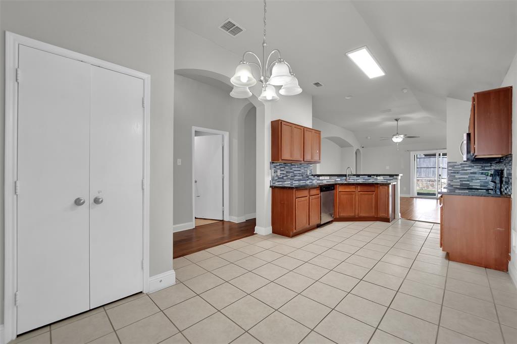 5205 Mirror Lake Drive Property Photo 9