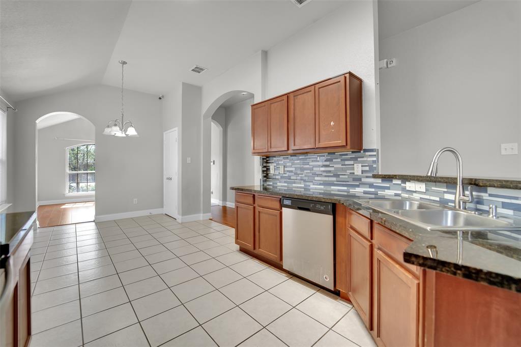 5205 Mirror Lake Drive Property Photo 12