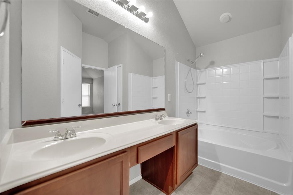 5205 Mirror Lake Drive Property Photo 21