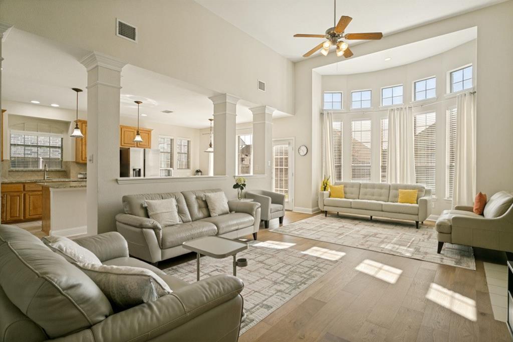 412 S Hampton Court Property Photo 6