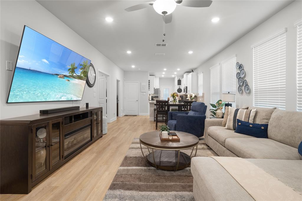 11376 Chiltern Street Property Photo 4