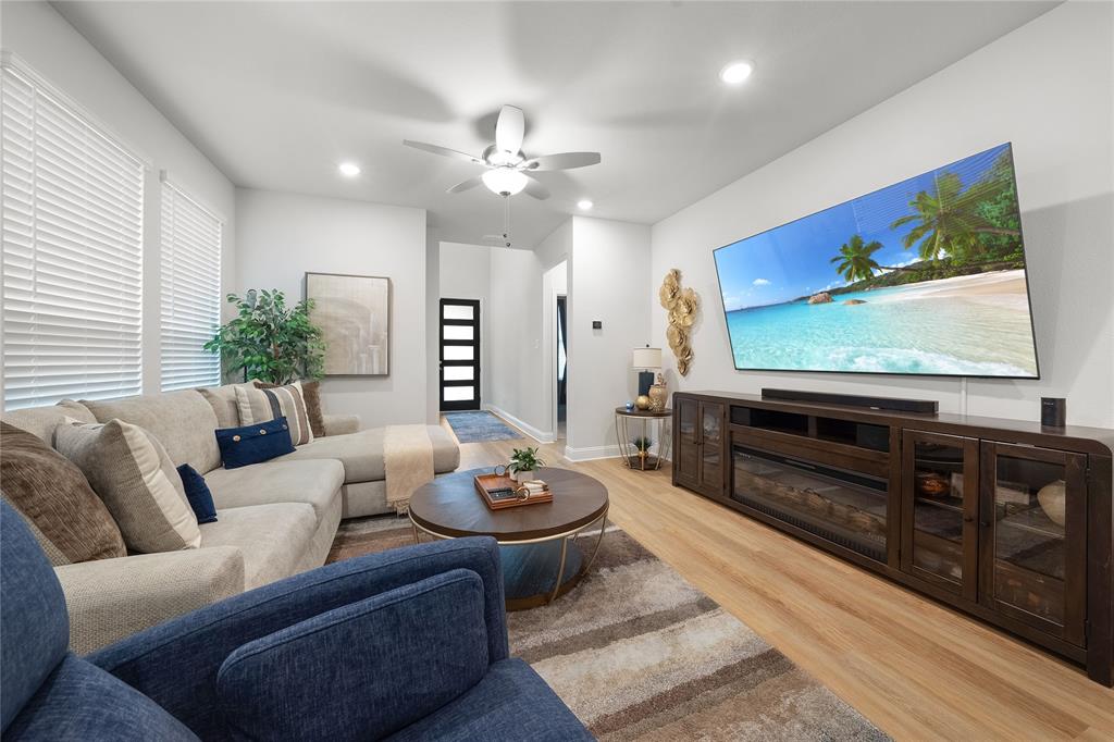 11376 Chiltern Street Property Photo 6