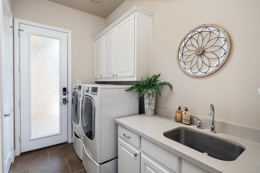 1041 White Crest Lane Property Photo 15