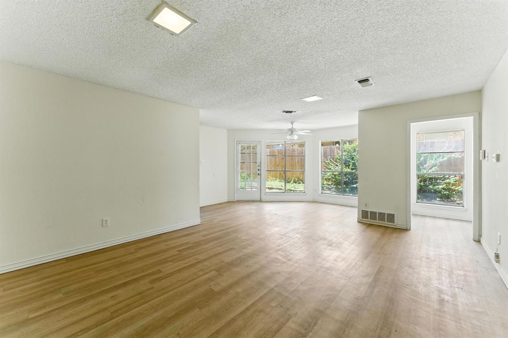 6905 W Cleburne Road Property Photo 8