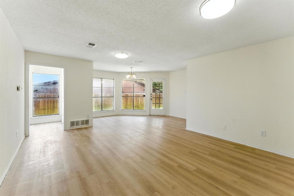 6905 W Cleburne Road Property Photo 9
