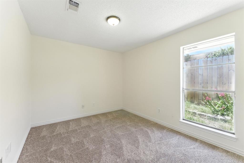 6905 W Cleburne Road Property Photo 10