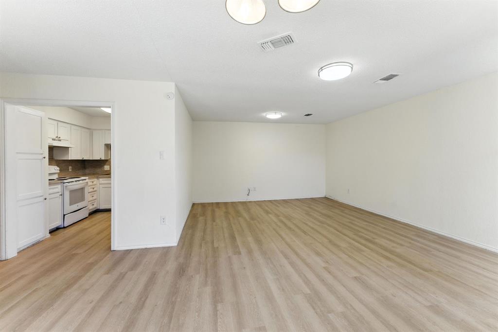 6905 W Cleburne Road Property Photo 11