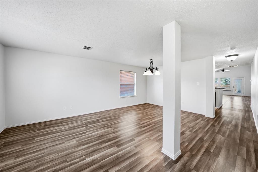 5228 Boxwood Lane Property Photo 3