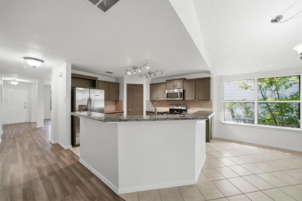 5228 Boxwood Lane Property Photo 4