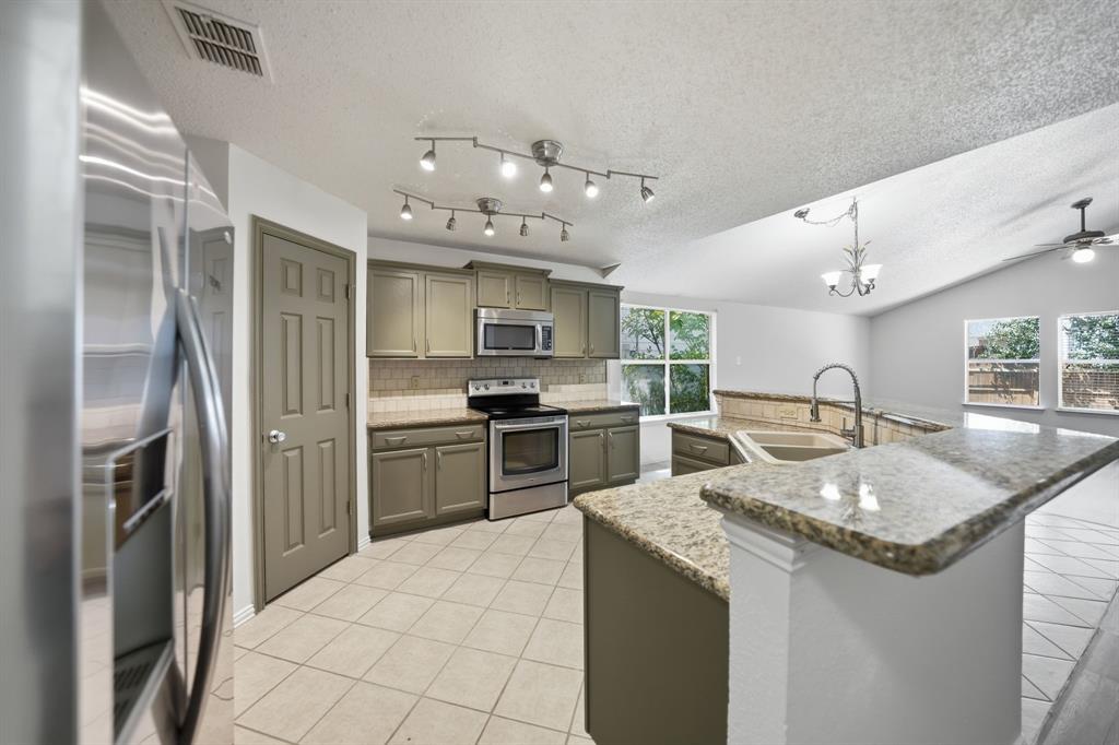 5228 Boxwood Lane Property Photo 6