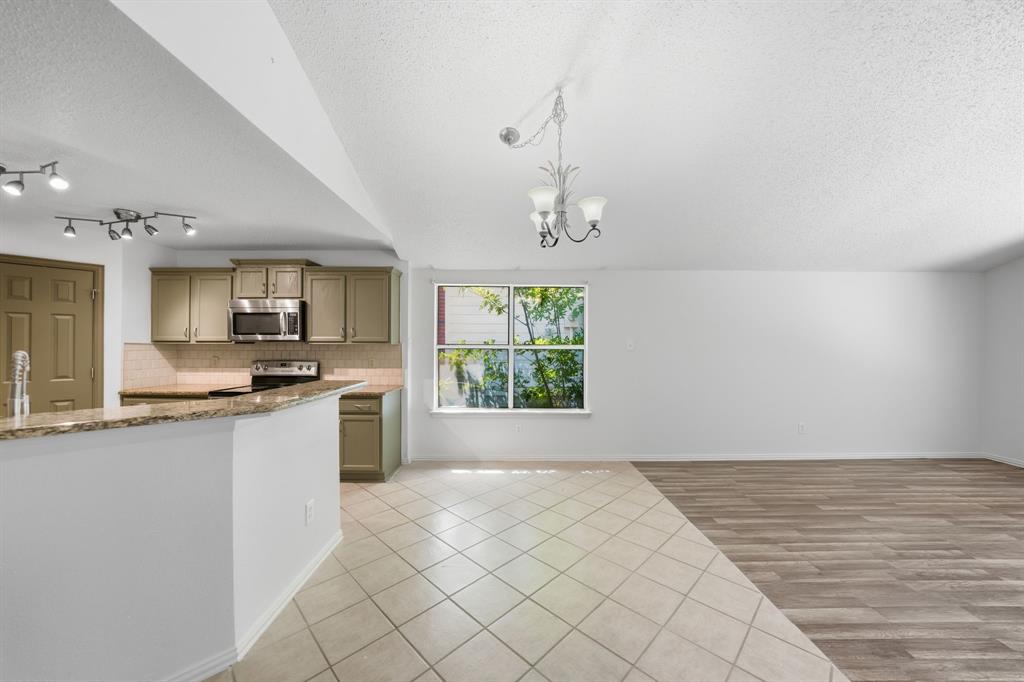 5228 Boxwood Lane Property Photo 7