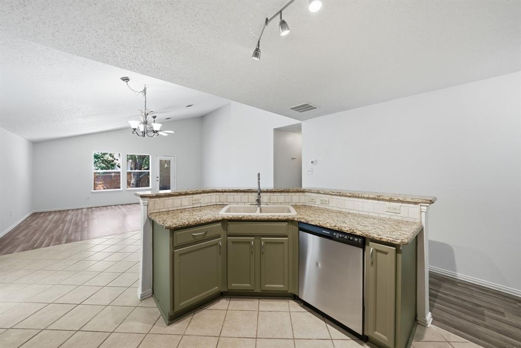 5228 Boxwood Lane Property Photo 8