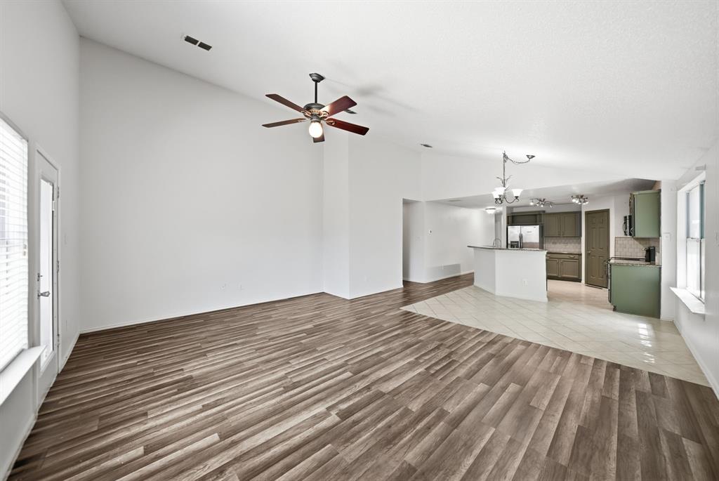 5228 Boxwood Lane Property Photo 9