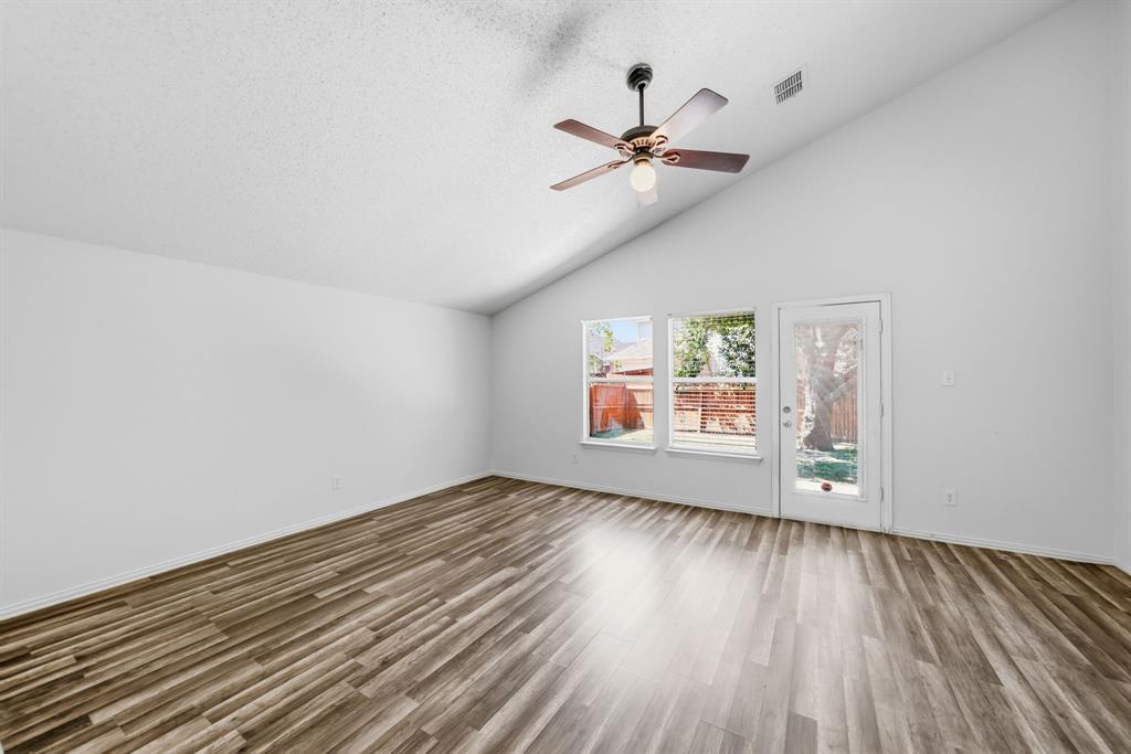 5228 Boxwood Lane Property Photo 10