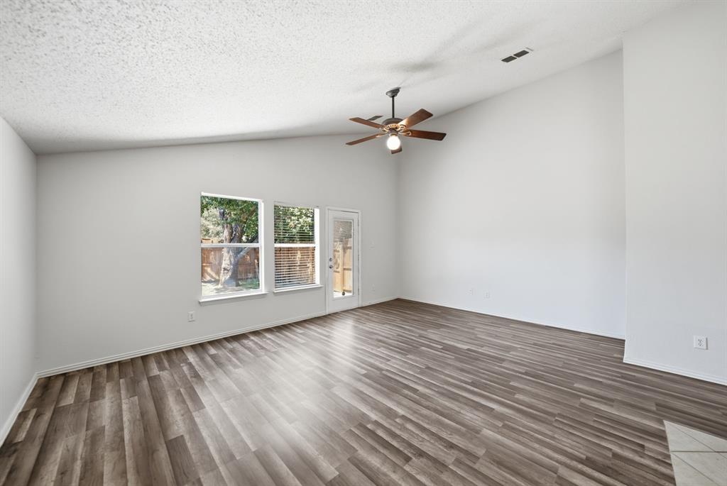 5228 Boxwood Lane Property Photo 11
