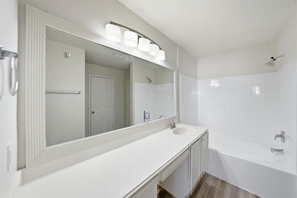 5228 Boxwood Lane Property Photo 13