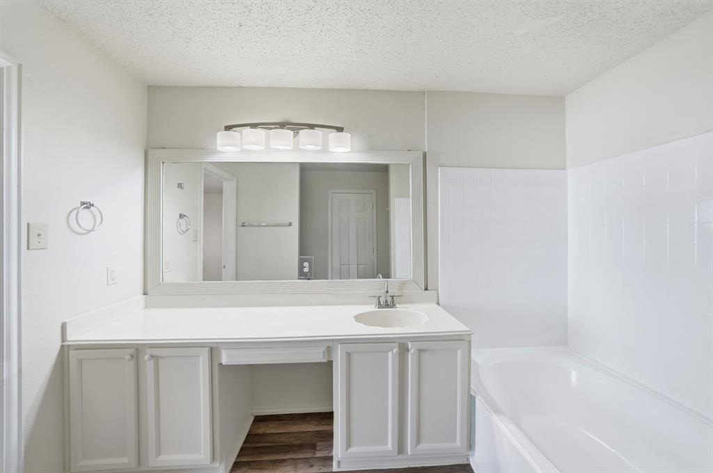 5228 Boxwood Lane Property Photo 14
