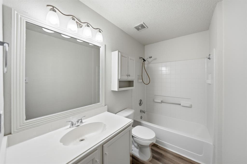 5228 Boxwood Lane Property Photo 17