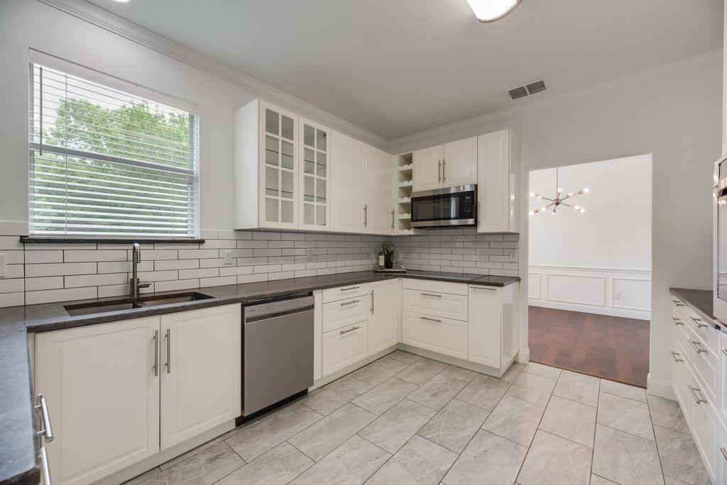 1305 Meadowbrook Drive Property Photo 13