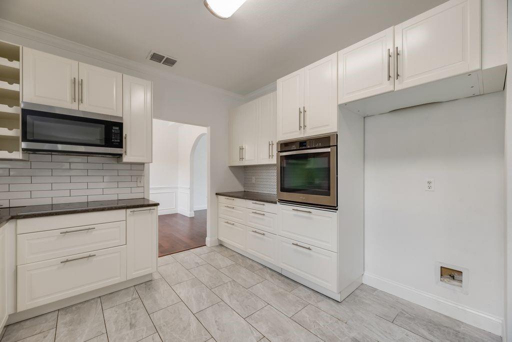 1305 Meadowbrook Drive Property Photo 14