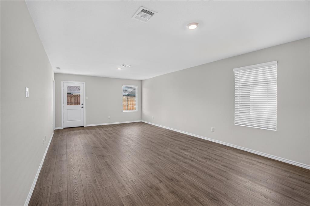1121 Southfield Drive Property Photo 2