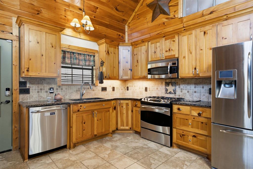 271 County Road 1559 Property Photo 7