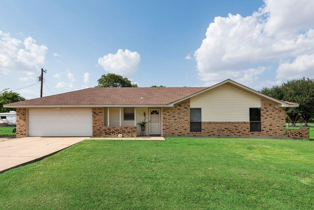 121 Tracy Drive Property Photo 1