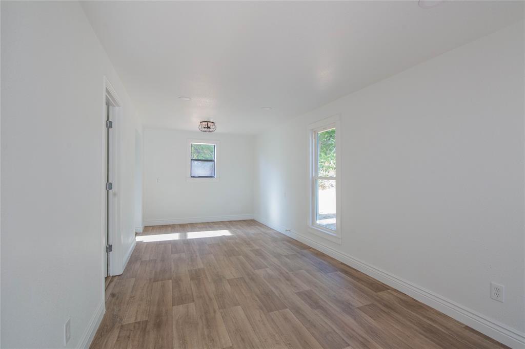 311 Throckmorton Property Photo 15