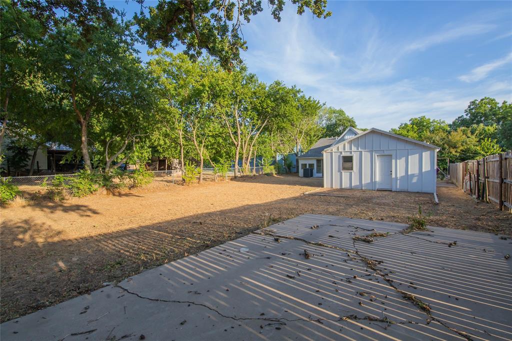 311 Throckmorton Property Photo 17