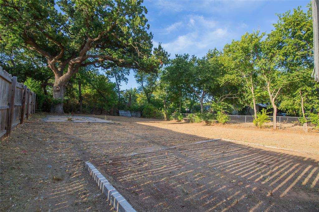 311 Throckmorton Property Photo 18