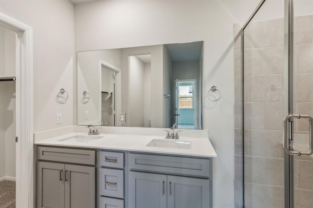 3010 Isla Terrace Property Photo 15