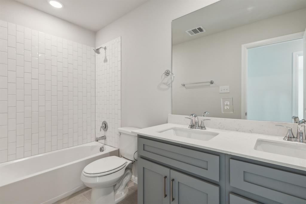 3010 Isla Terrace Property Photo 18