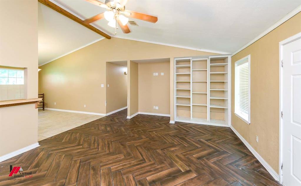 9823 Esthlyn Property Photo 3