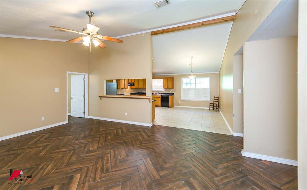 9823 Esthlyn Property Photo 5