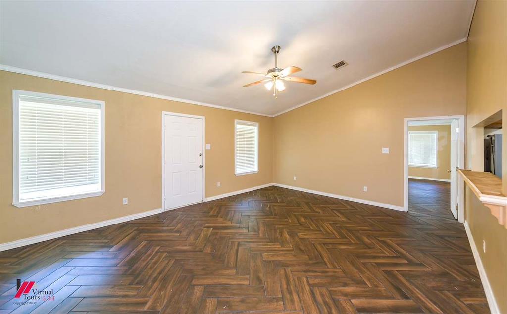 9823 Esthlyn Property Photo 6