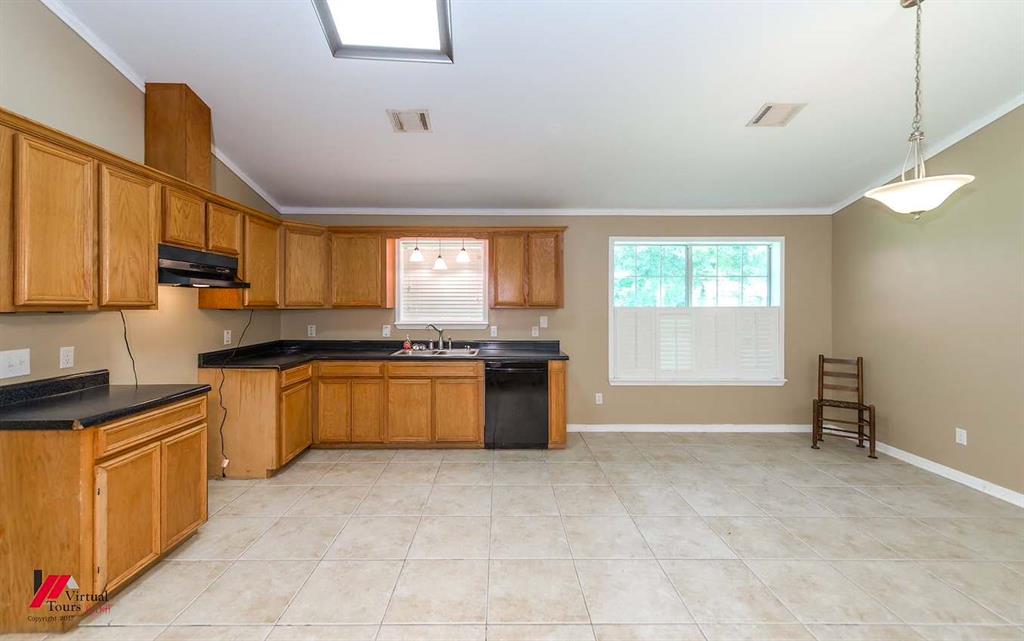 9823 Esthlyn Property Photo 7