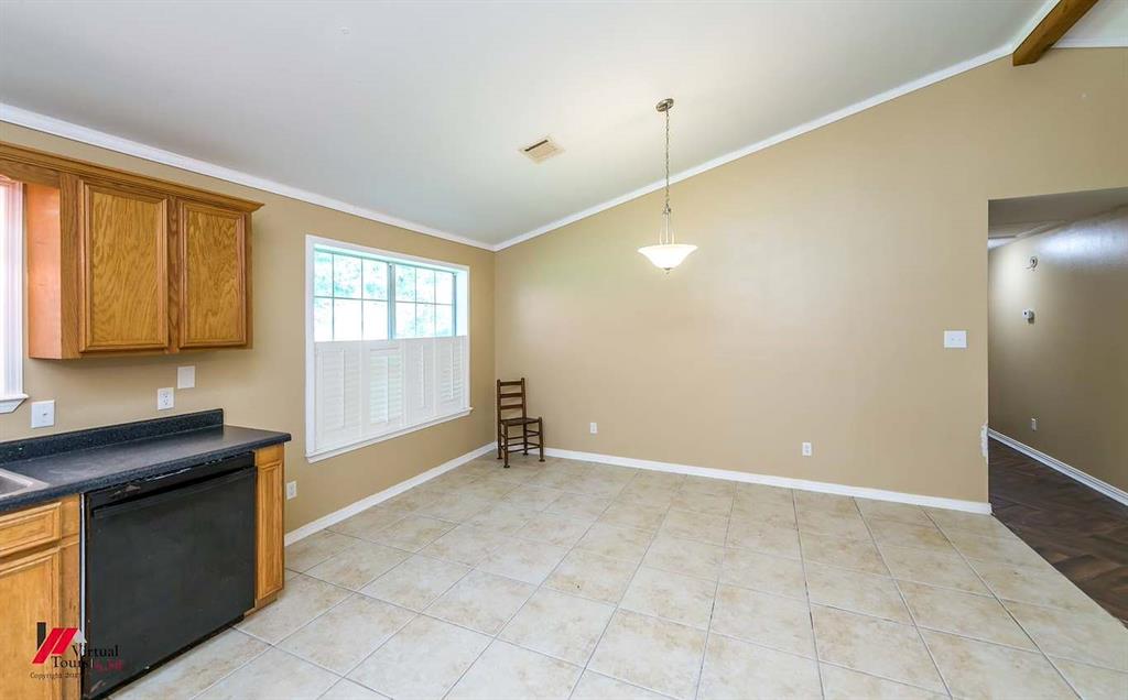 9823 Esthlyn Property Photo 10