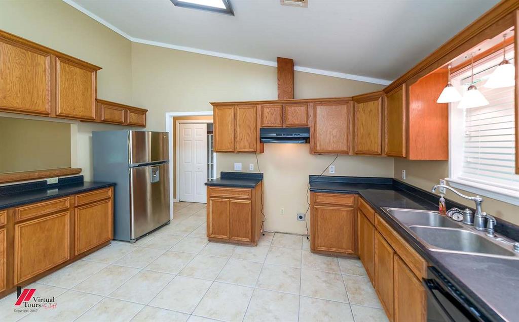 9823 Esthlyn Property Photo 11