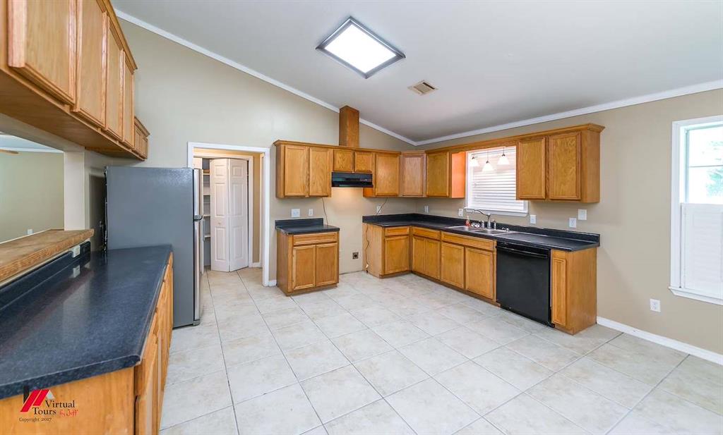 9823 Esthlyn Property Photo 13