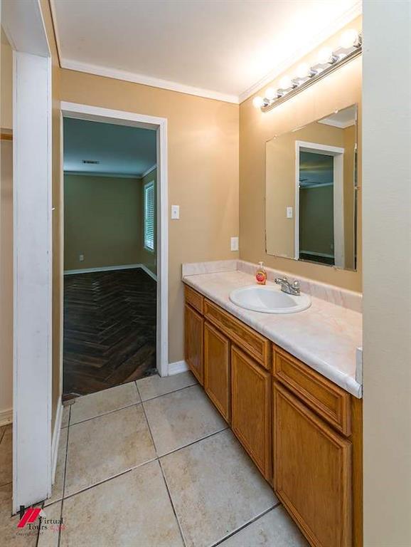 9823 Esthlyn Property Photo 19