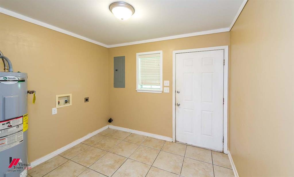 9823 Esthlyn Property Photo 27