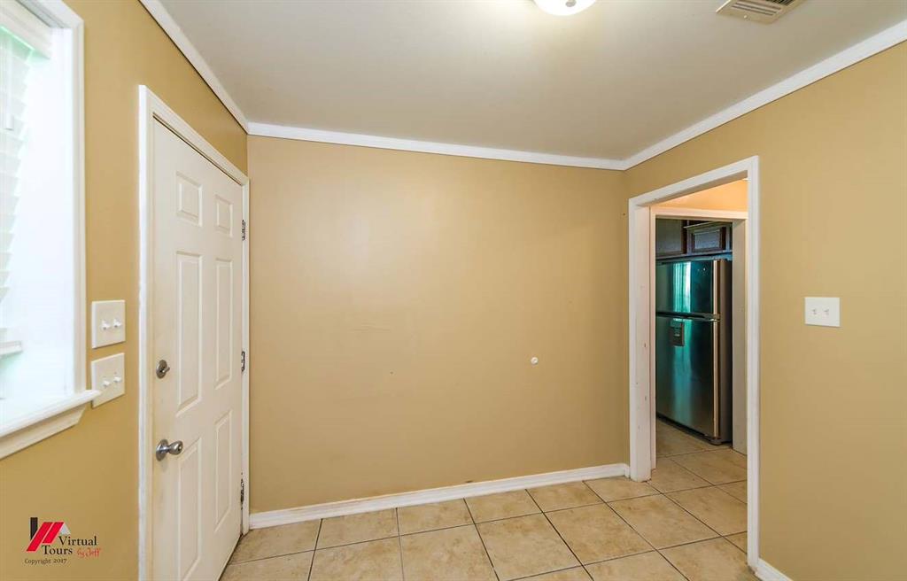 9823 Esthlyn Property Photo 28