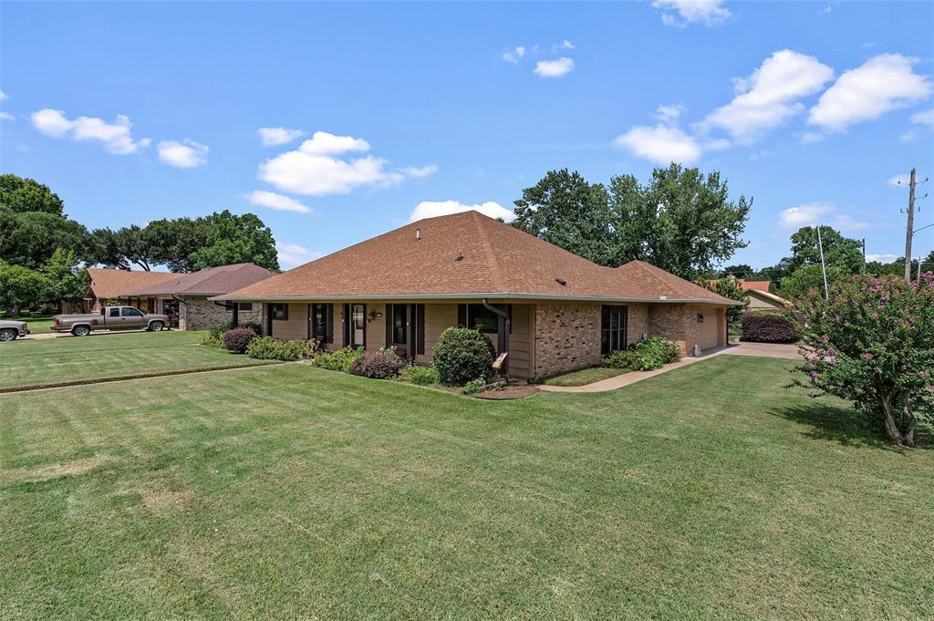 2300 Brookhaven Drive Property Photo 3