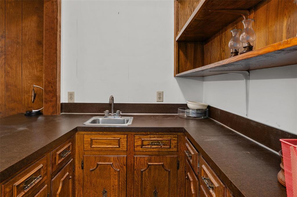 2300 Brookhaven Drive Property Photo 12
